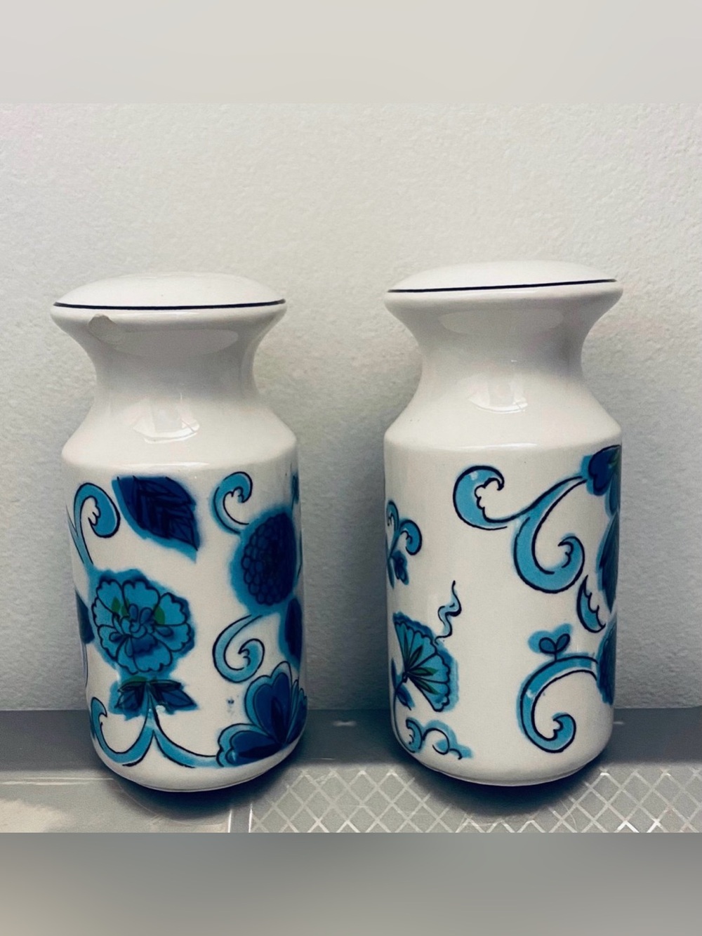 Holt Howard  S & P  Shakers Beautiful White W/Blue Flowers Ceramic 5" Has Chip